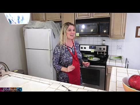 ❤️ Stepmom u munghje in cucina prima di a so data ❤ Video sessu à porn co.xxxshake.ru ❌❤